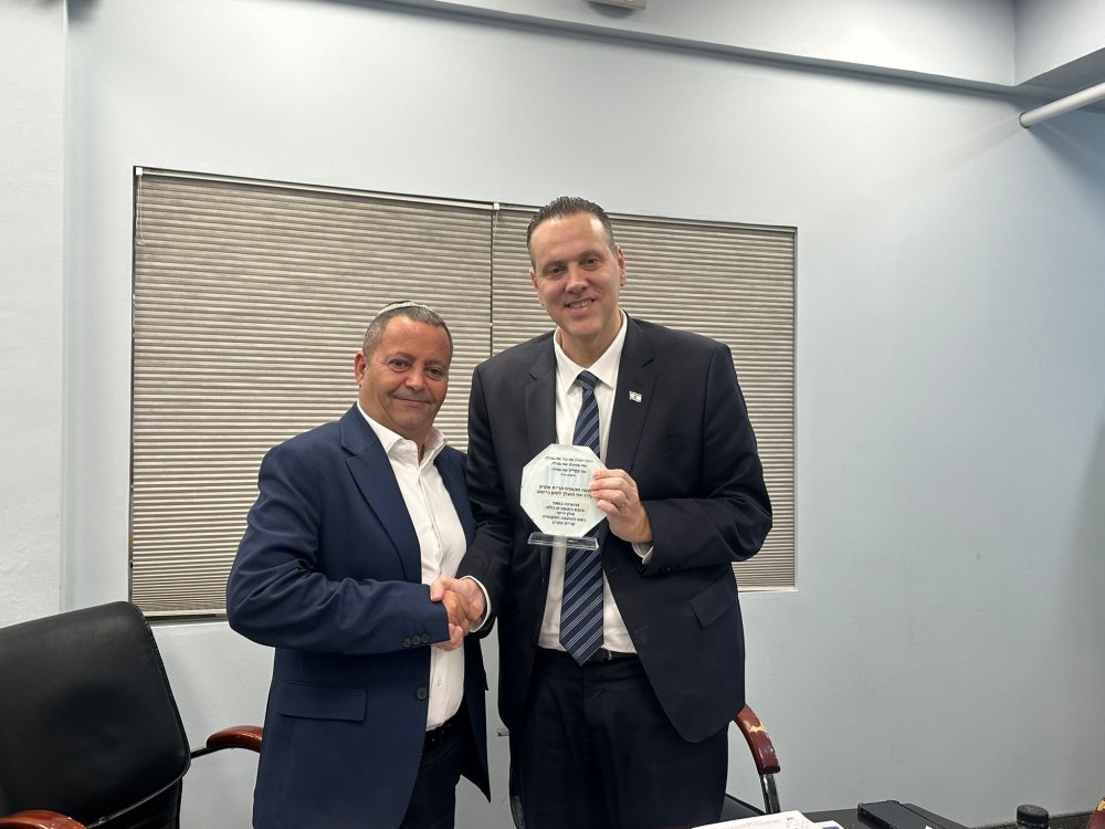 אורח מפתיע במשחק הכדורגל: שר התרבות והספורט, מיקי זוהר
