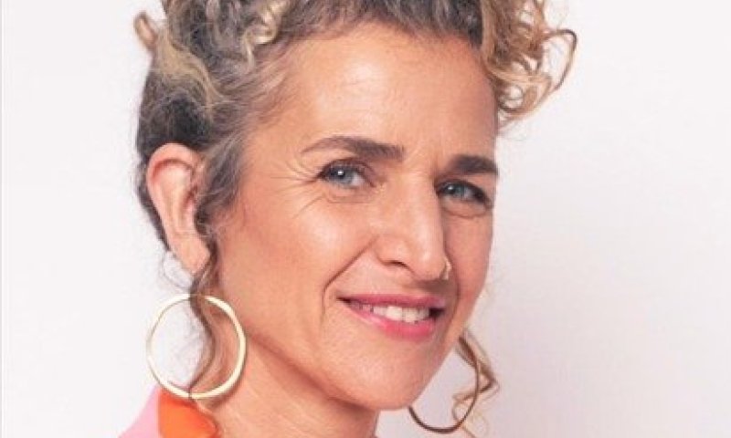 עלמה זהר היא הזוכה בפרס ראש עיריית ראשון לציון ליצירתיות בשפה העברית ע״ש מאיר אריאל