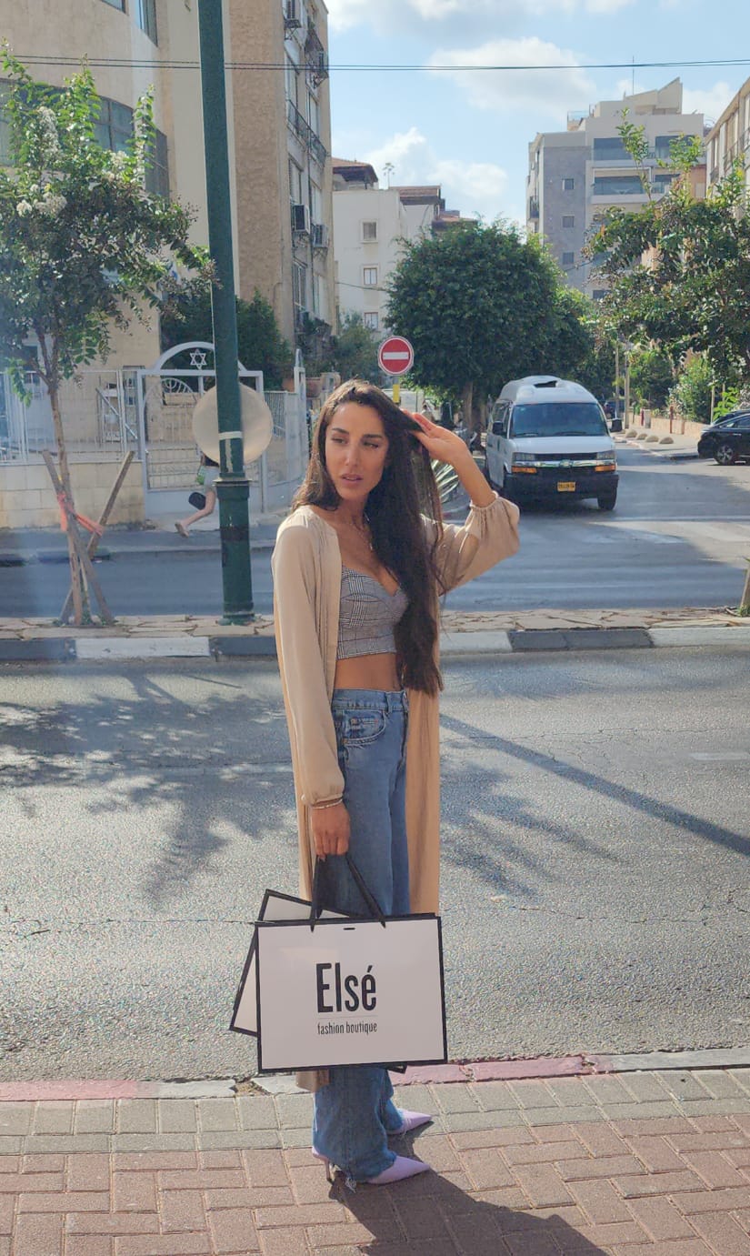 טליה עובדיה בבוטיק אלס. צילום: בוטיק אלס