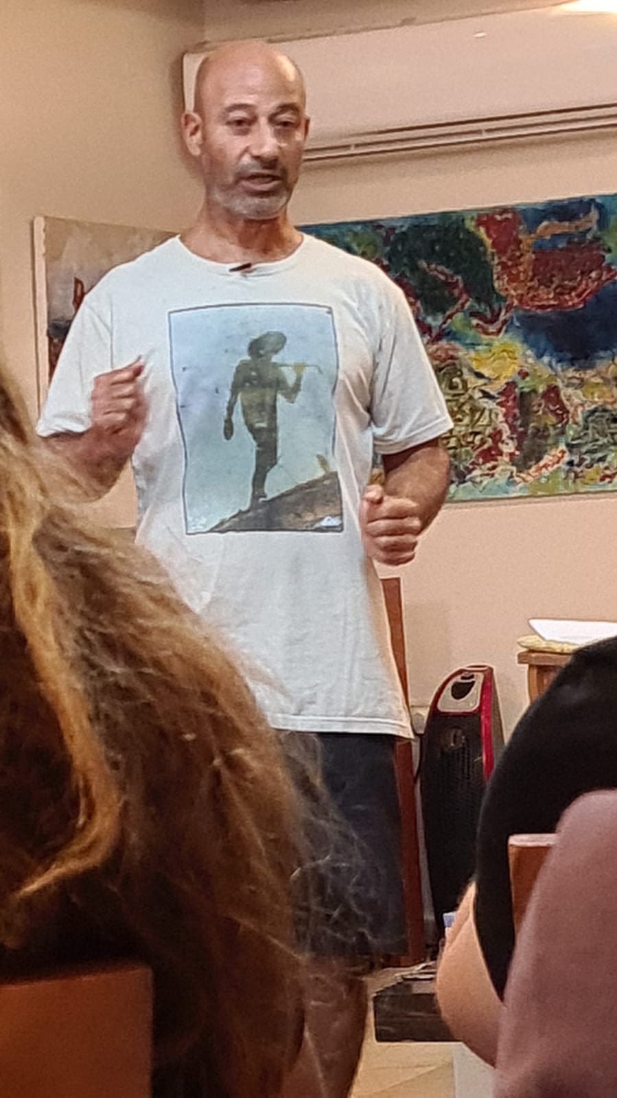 דורון חכם במהלך ההרצאה. תמונה: באדיבות המשפחה
