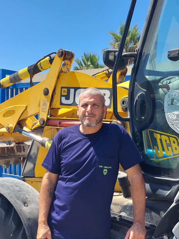 נהג הטרקטור- אריק להב. צילום, פרטי