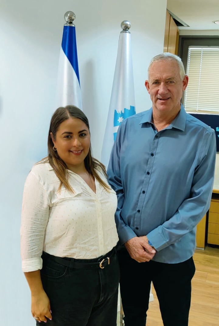 בני גנץ ואלינור מטלון. צילום: יחצ המחנה הממלכתי