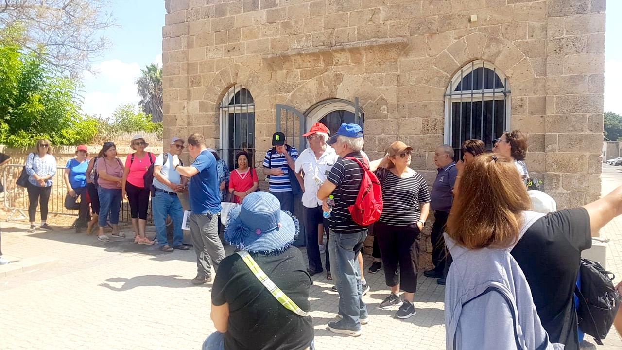 הגמלאים הלודאים בסיור בעכו . צילום : דוברות
