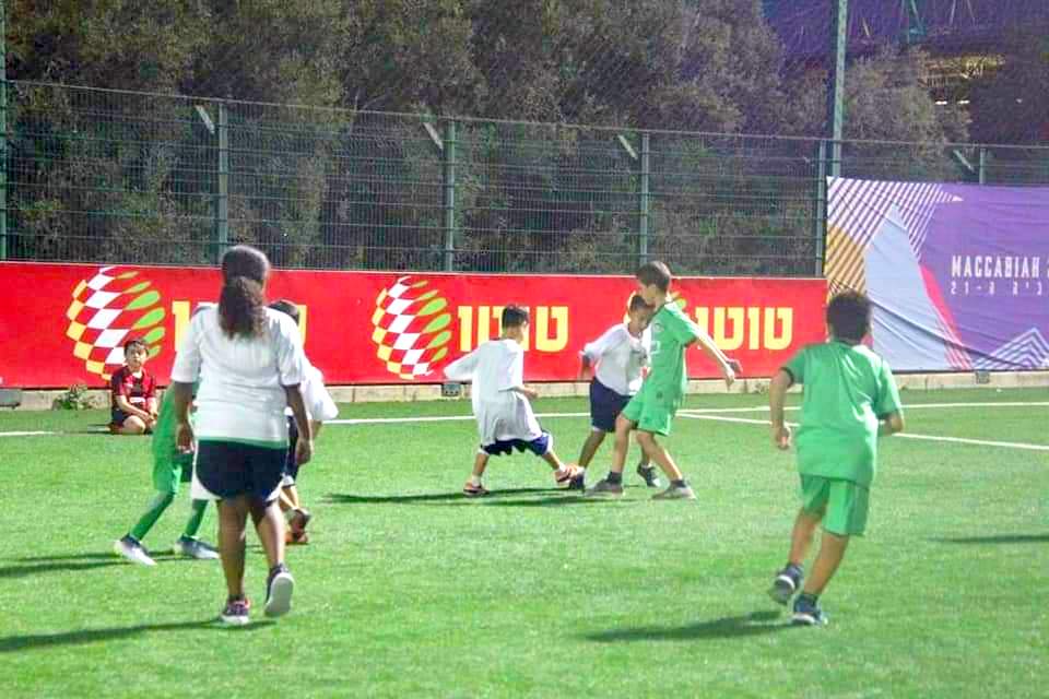 משחקים ונהנים בחוג כדורגל לילדים עם צרכים מיוחדים בלוד. צילום: דוברות לוד