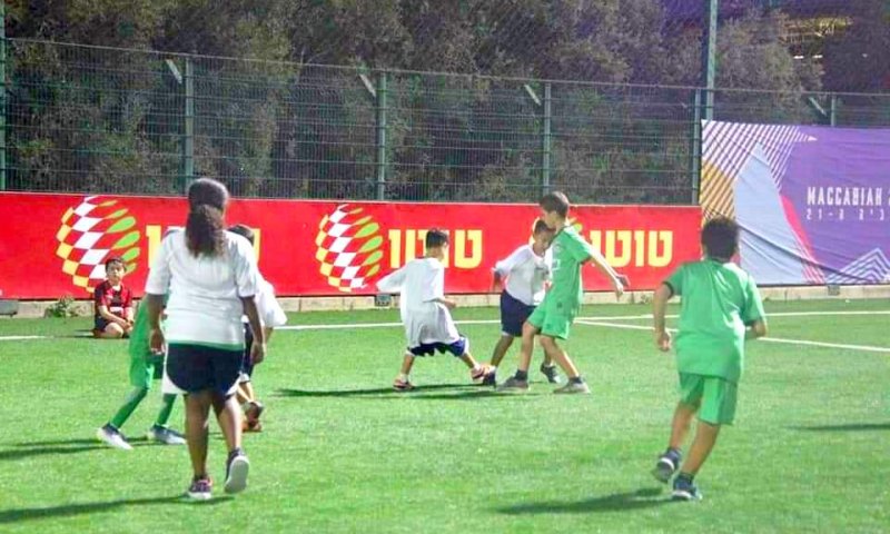 משחקים ונהנים בחוג כדורגל לילדים עם צרכים מיוחדים בלוד. צילום: דוברות לוד