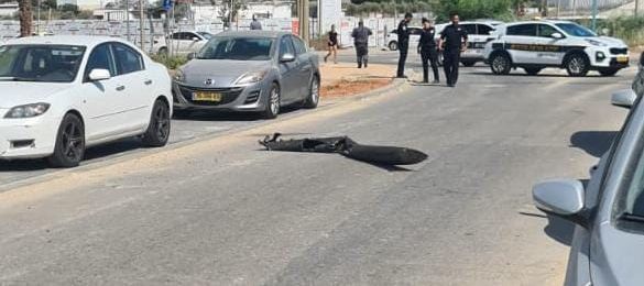 שרידי הרקטה מהמטח לכיוון השפלה- צילום: דוברות משטרת ישראל