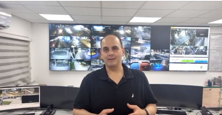 צילום מדף הפייסבוק של צביקה ברוט