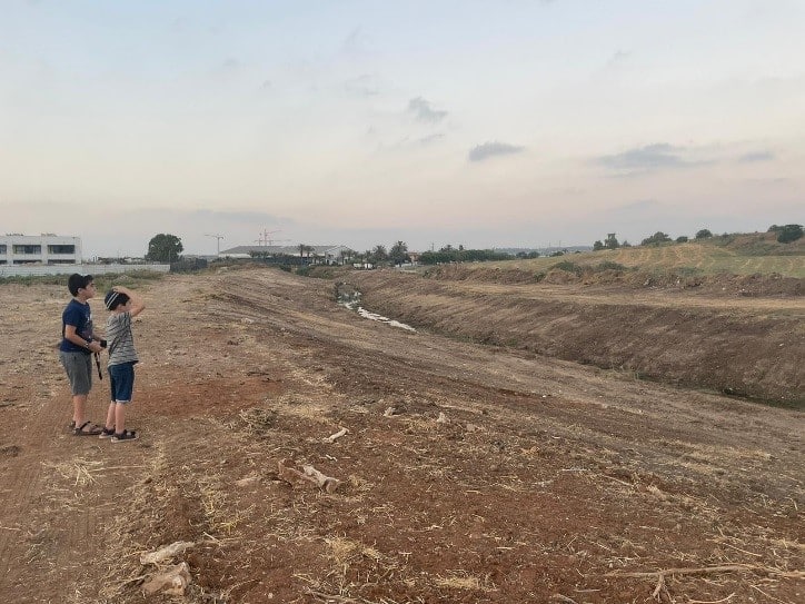 לאחר ניקוי וחישוף השטח בנחל גזר בשטחה של לוד. צילום: עיריית לוד