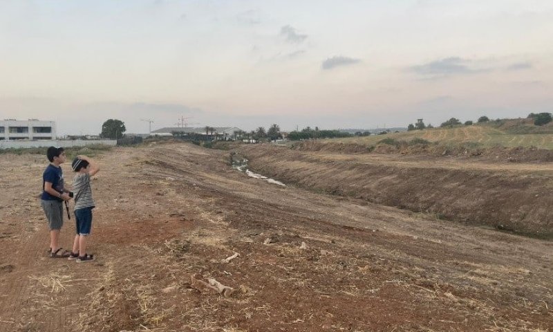 לאחר ניקוי וחישוף השטח בנחל גזר בשטחה של לוד. צילום: עיריית לוד