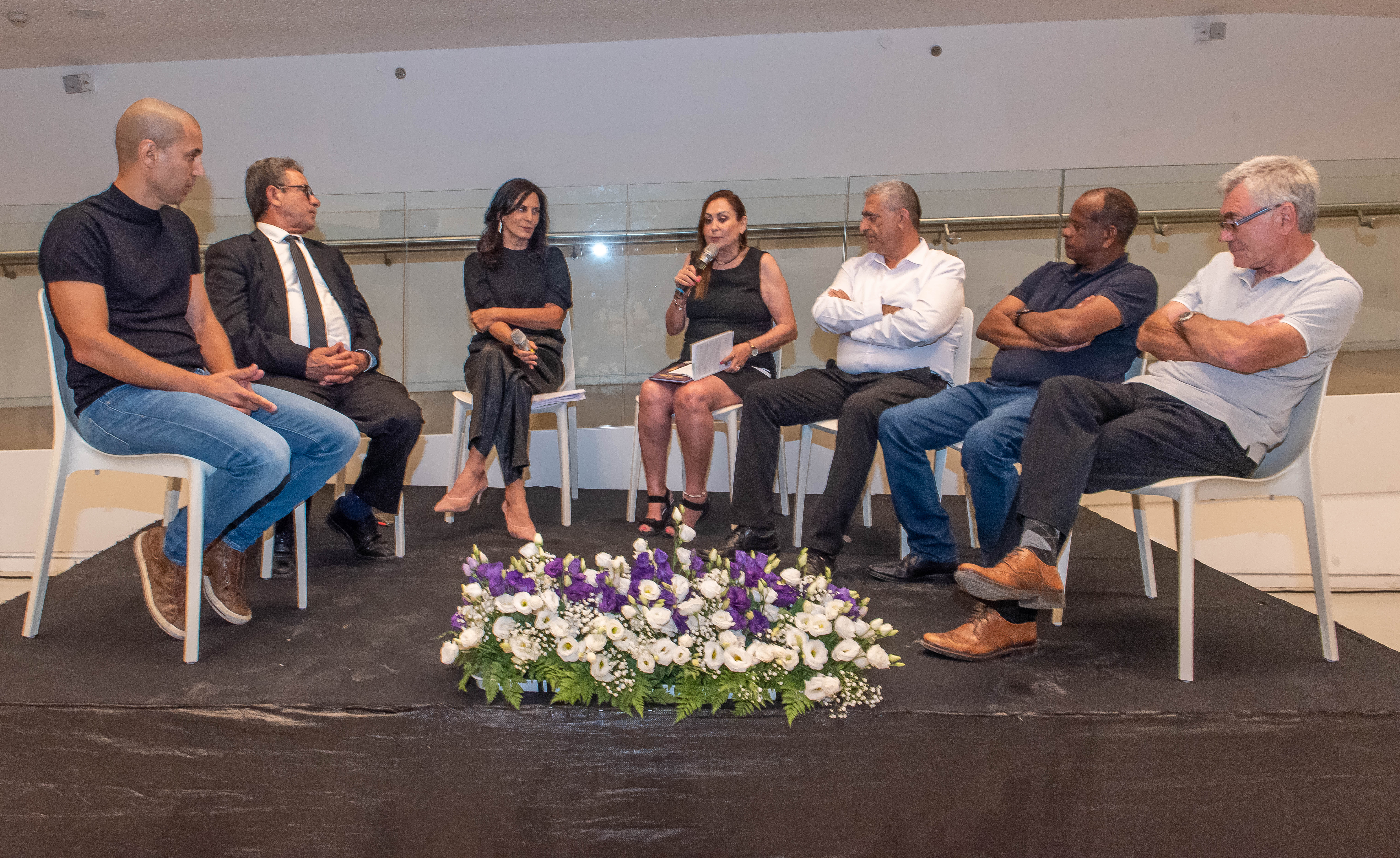 מימין לשמאל: אלכס טנצלר &ndash; ממנהיגי העולים של מדינות חבר העמים,שלמה מולה -ממנהיגי הקהילה האתיופית, ראדי נגם &ndash; ראש המועצה המקומית בית ג'אן, ציפי שחרור &ndash; סופרת ומשוררת, מזל מועלם &ndash; מנחה, סלים ג'אבר &ndash; ראש מועצת אבו גוש, לירון ליאני &ndash; שופט כדורגל בינלאומי.