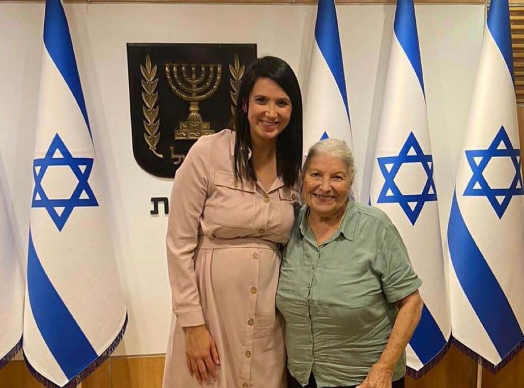 ח"כ פינטו עם סבתה הנעדרת- סימי אלימלך