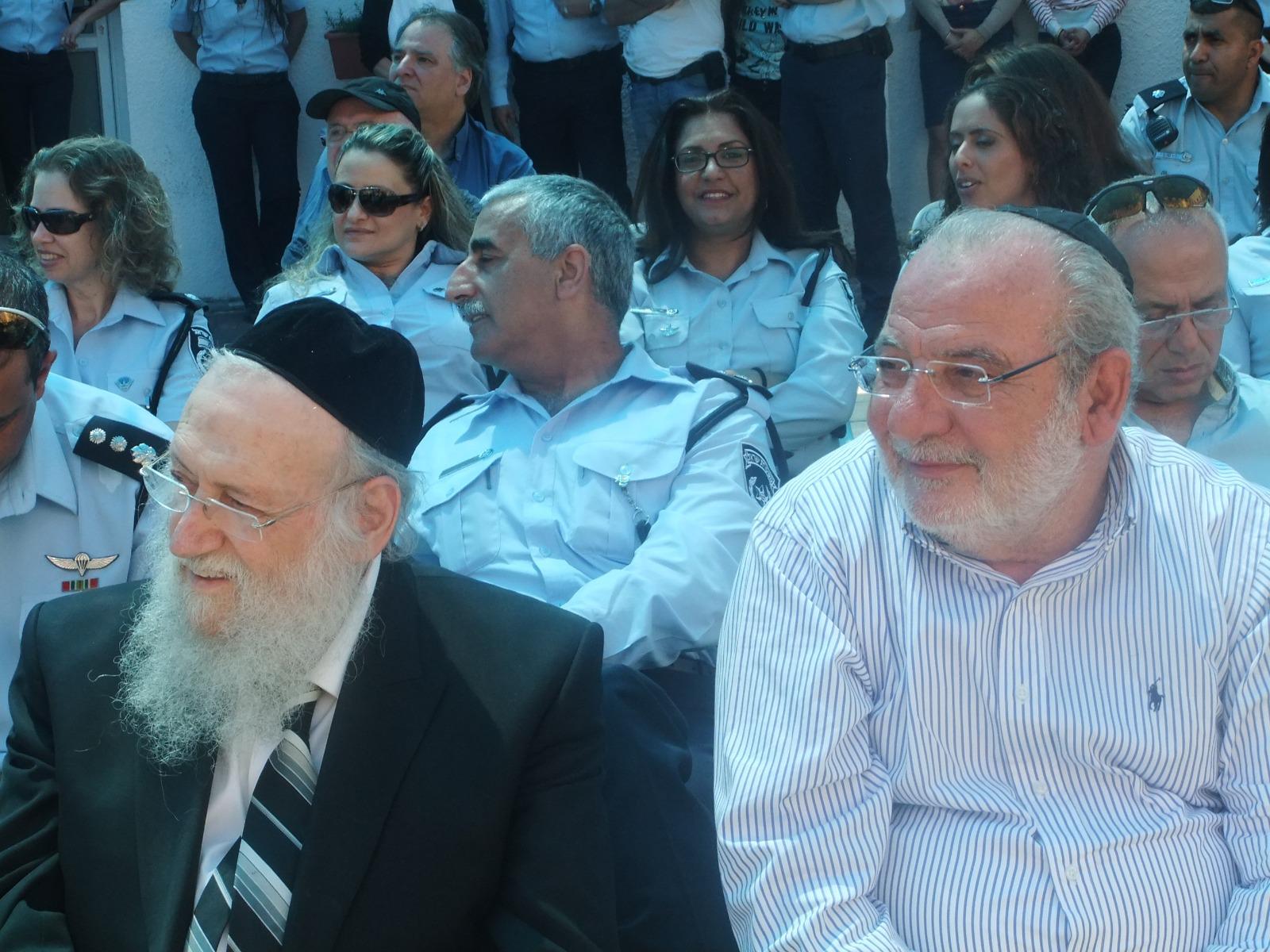 מימין: ראש העיר רחמים מלול והרב שמחה הכנן קוק זצ״ל. צילום: באדיבות דוברות עיריית רחובות