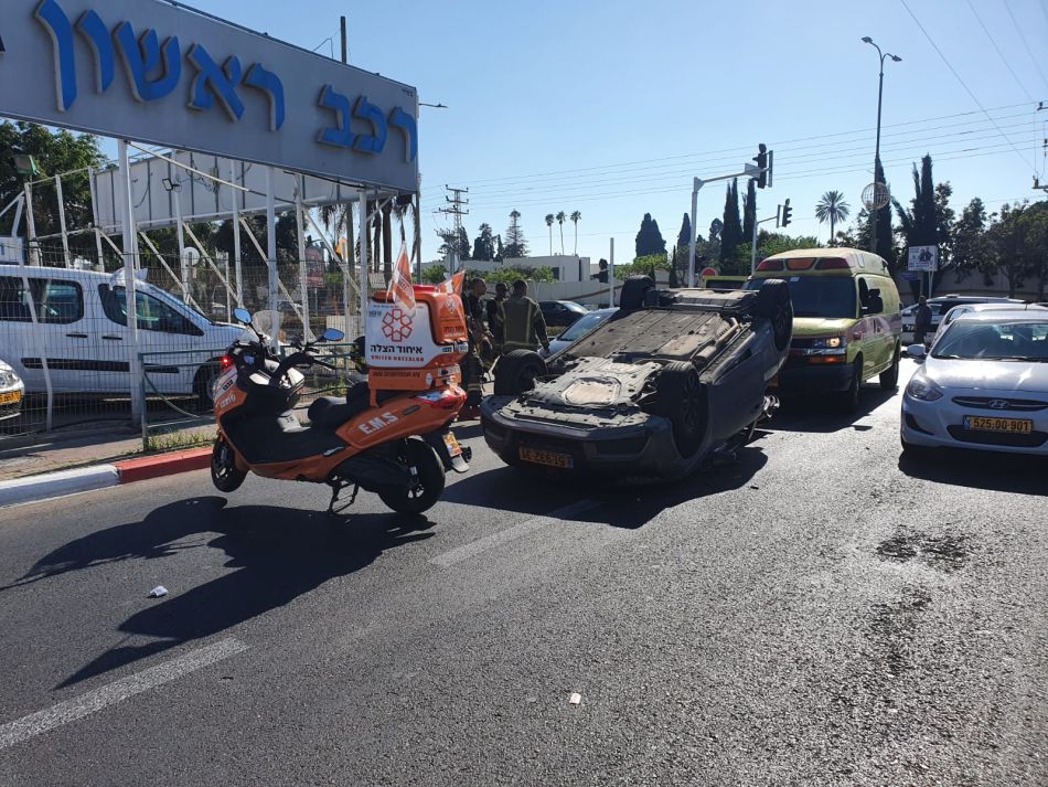 רכב התהפך בדרך המכבים בראשון לציון
