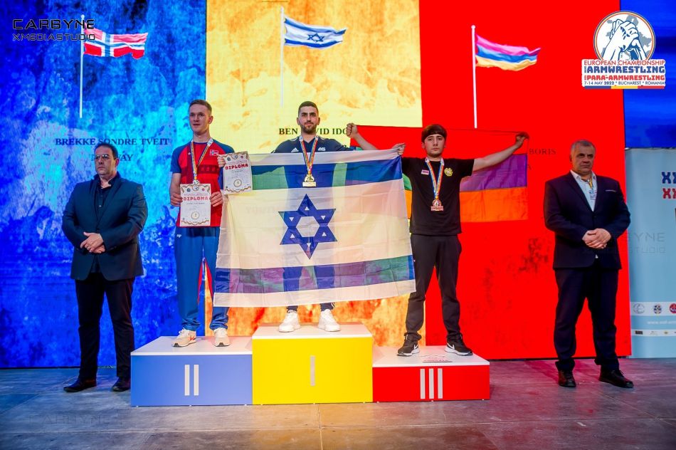 עידו בראש הפודיום- צילום: World Armwrestling Federation WAF