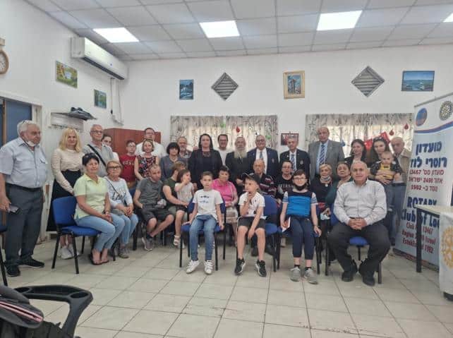 בטקס חלוקת שי לפסח למשפחות העולים מאוקראינה. צילום: באדיבות דוברות עיריית לוד