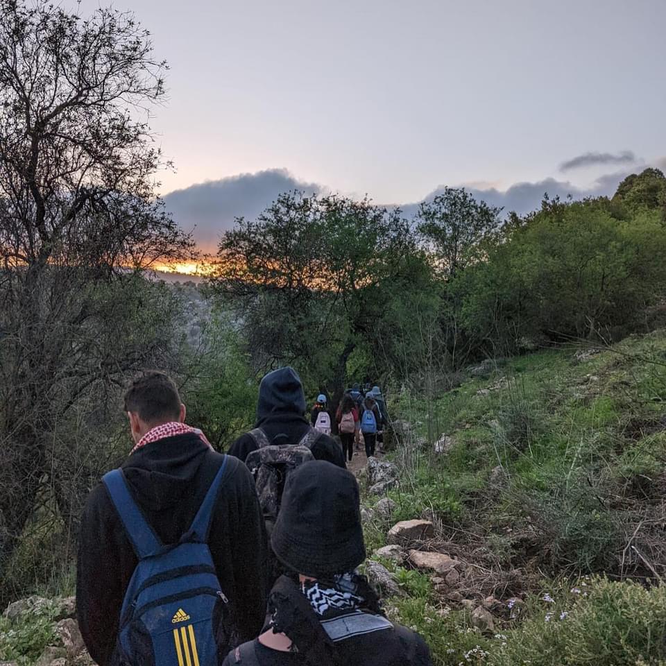 חניכי שבט הצופים גילעד בטיול. צילום: שבט גילעד