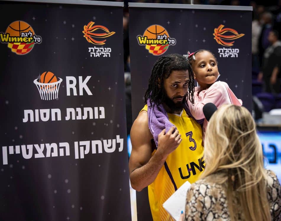אדם סמית המצטיין מול הפועל תל אביב- צילום: עודד קרני, מנהלת הליגה
