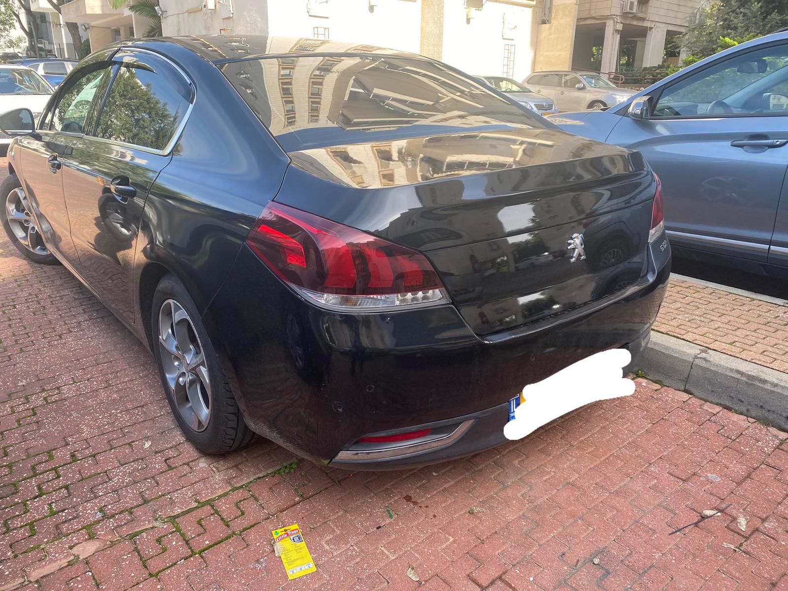 מזעזע &ndash; מי מרח צואת כלב על רכב המנהלים בראשון לציון, צפו בסרטון