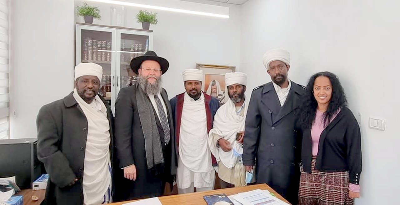 קייס ירגה אייסה במרכז התמונה <br> צילום: דוברות עיריית לוד