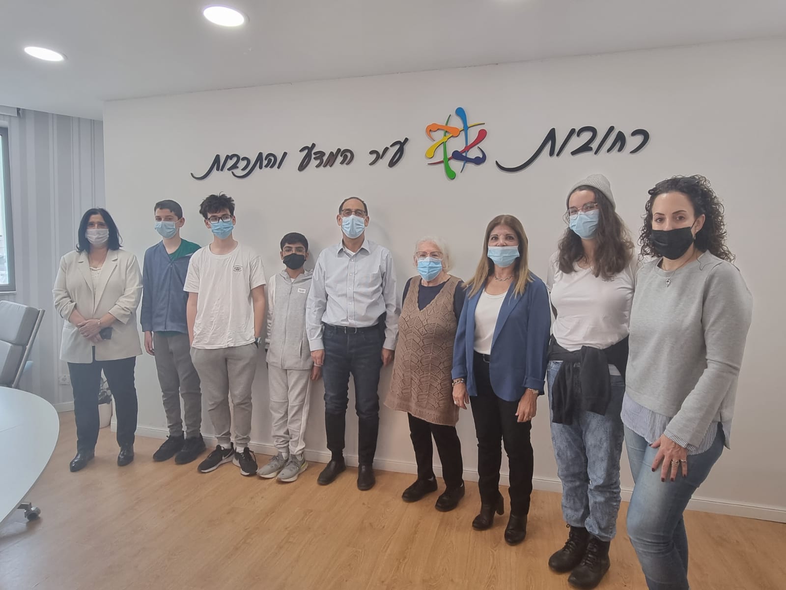 תלמידי דה שליט בעירייה. צילום: דוברות העירייה 