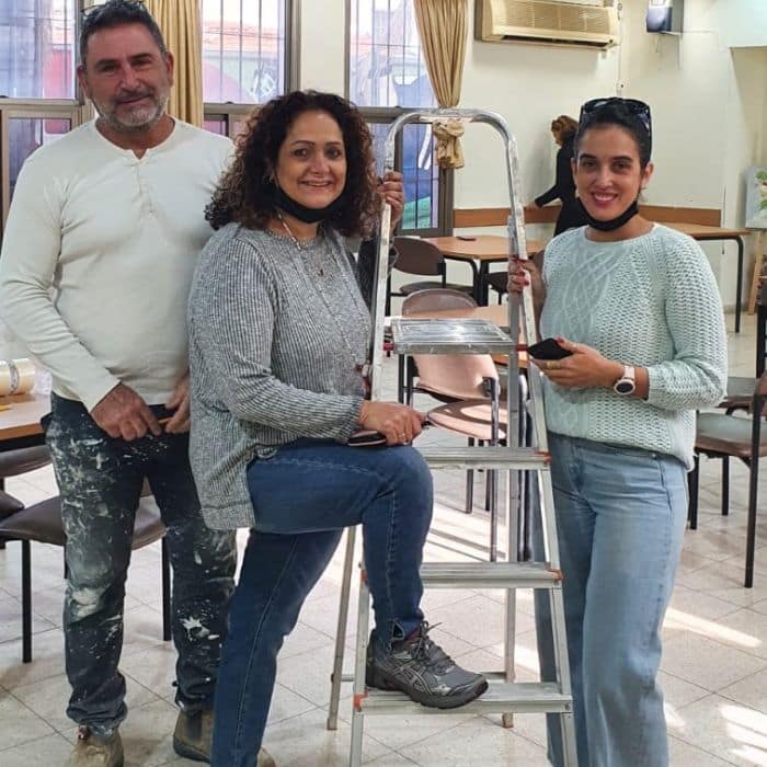 משפצים את המועדון. צילום: אגף הרווחה