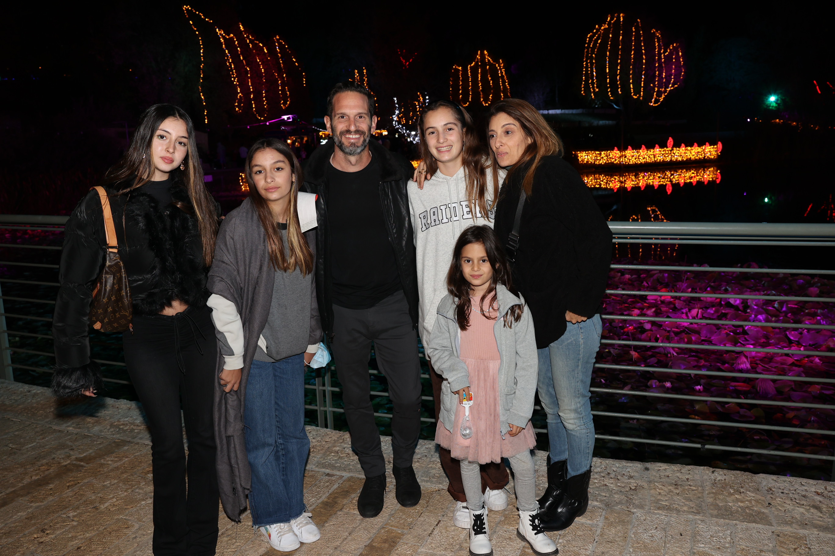 גורי אלפי עם המשפחה. צילום: רפי דלויה