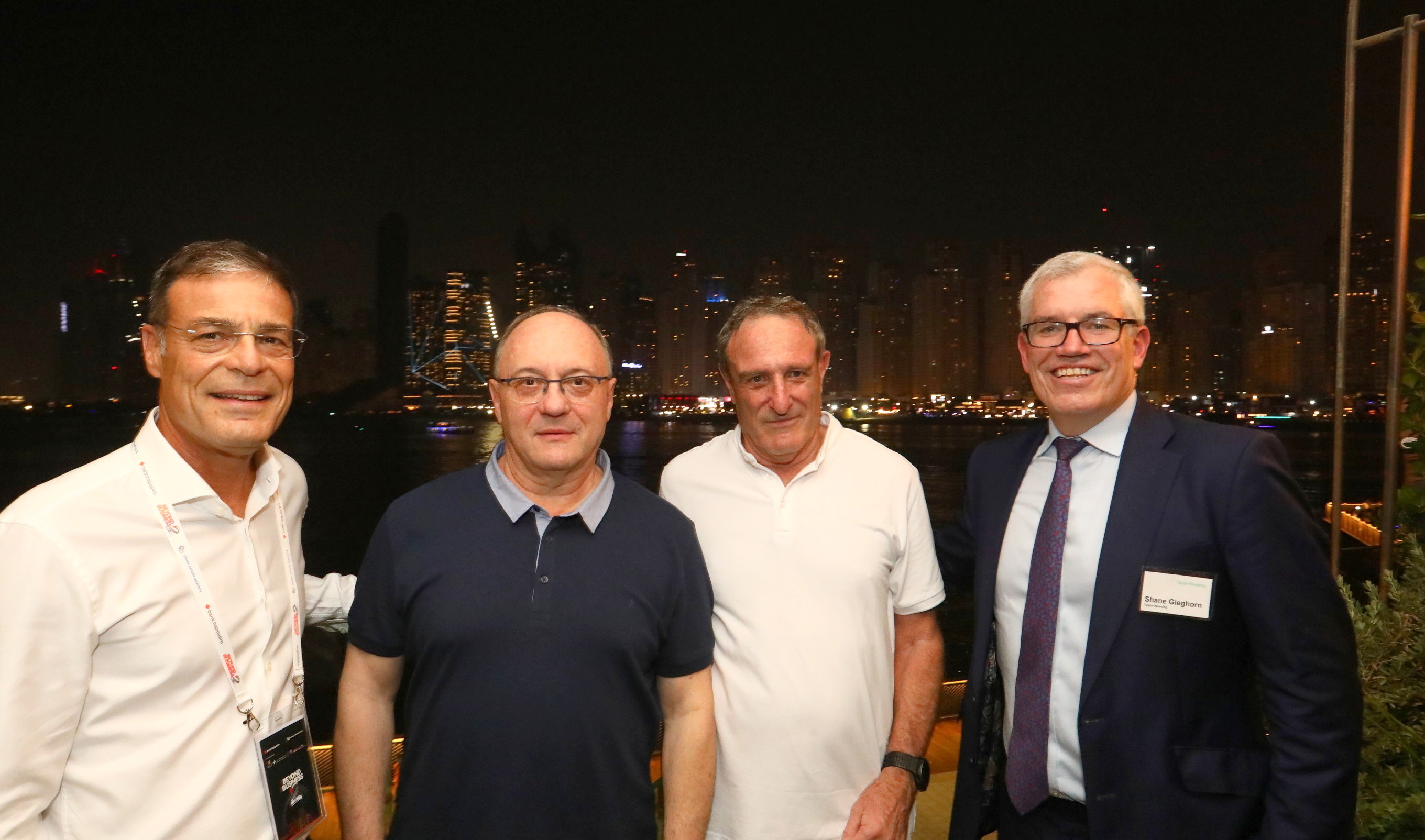 שיין גלגהורן, שותף מנהל אנגליה בפירמת עורכי הדין טיילור ווסינג, ראובן קרופיק, יו"ר בנק הפועלים, פרופ' ליאו ליידרמן, יועץ כלכלי ראשי של בנק הפועלים וליאור אבירם, שותף מנהל פירמת עו"ד שבלת <br> צילום: סיון פרג'