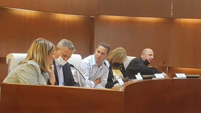 שר הבריאות ניצן הורביץ בעירייה