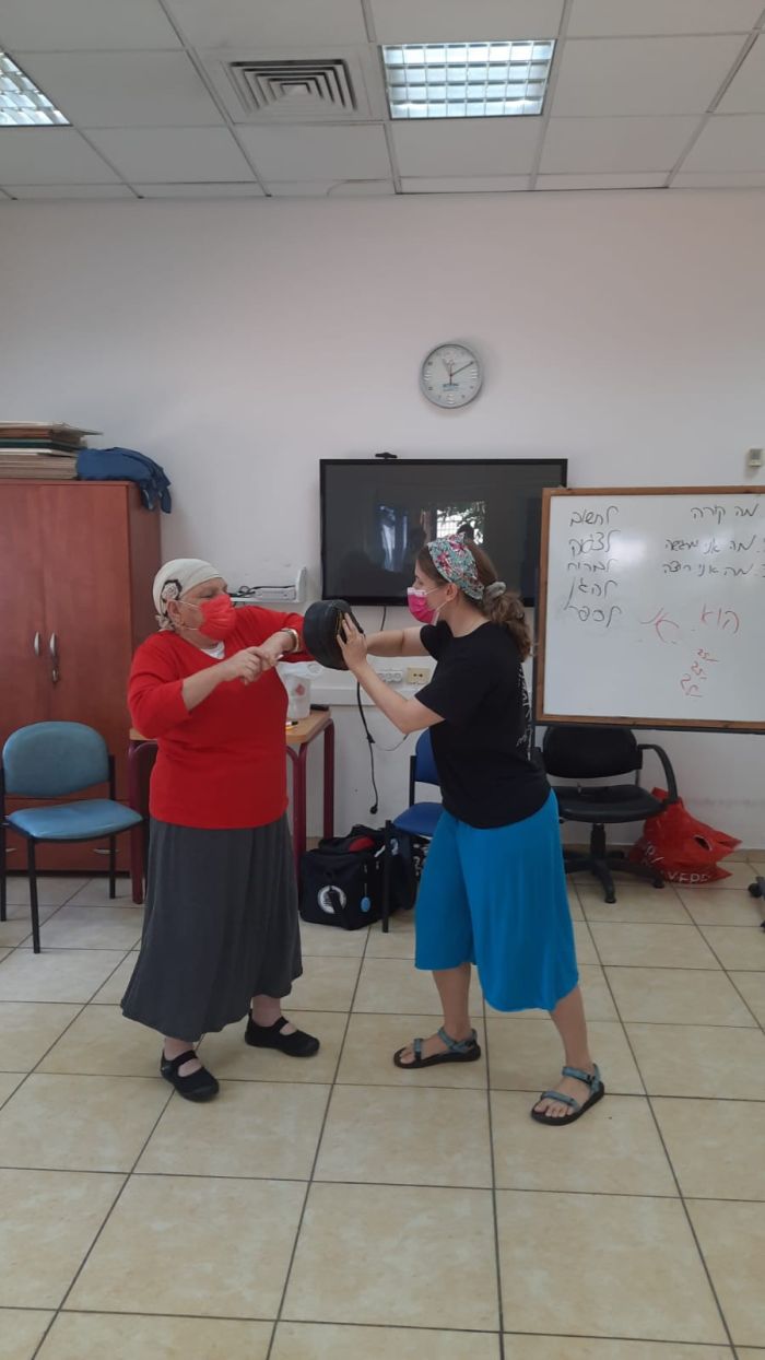 לומדות להגן על עצמן. צילום עיריית ראשל"צ