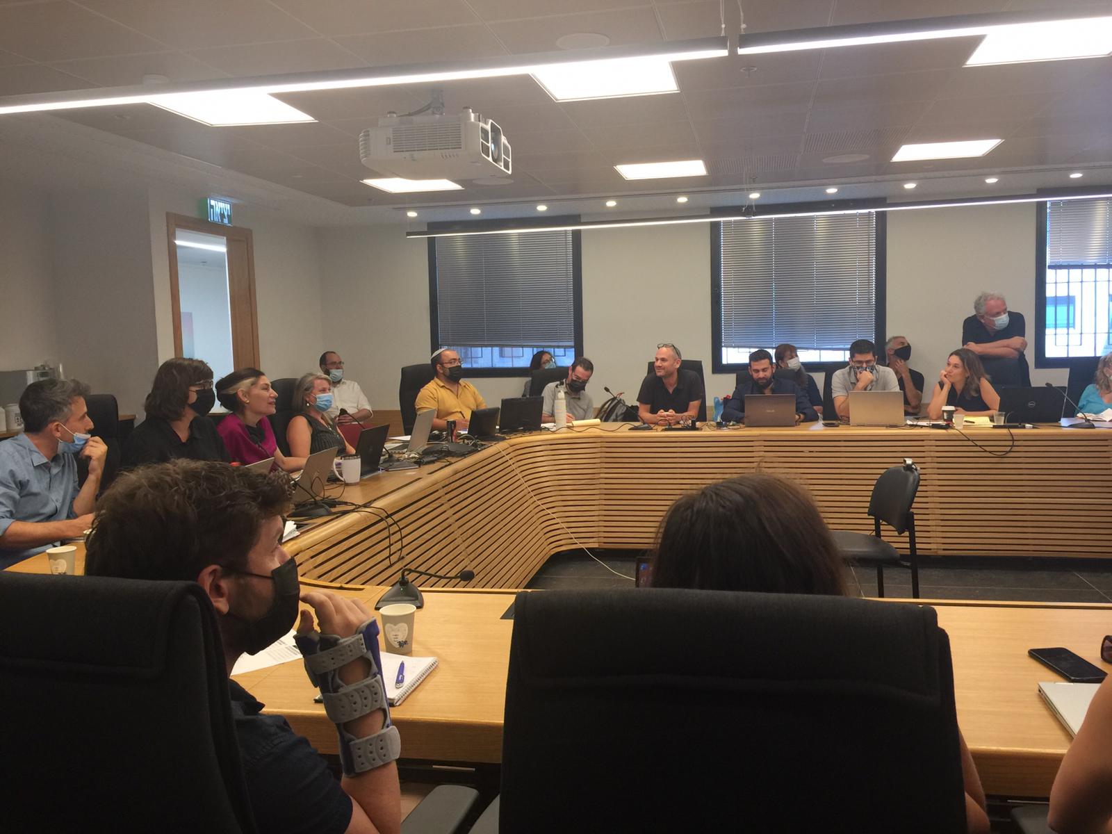 תמונה: שולחן עגול לקידום תכנית ההתחדשות <br> צילום: גליה לוי