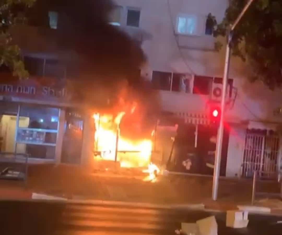 שרפה ברחוב הרצל, קרדיט תחנה אזורית ראשל"צ כב"ה
