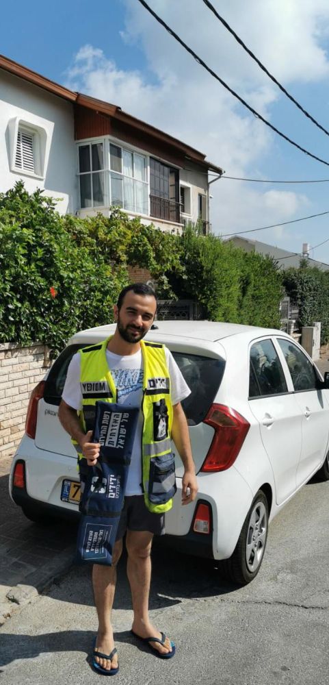 מור לוי בזירת החילוץ- צילום ידידים סיוע בדרכים