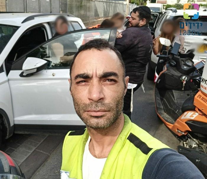 יוסף חיים עם התינוק והאם. צילום: ידידים