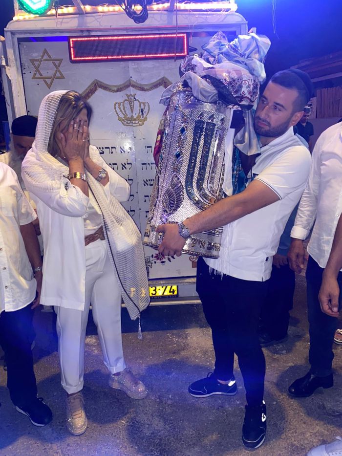 הכנסת ספר תורה לעילוי נשמת האחים ג'רבי, צילום פרטי