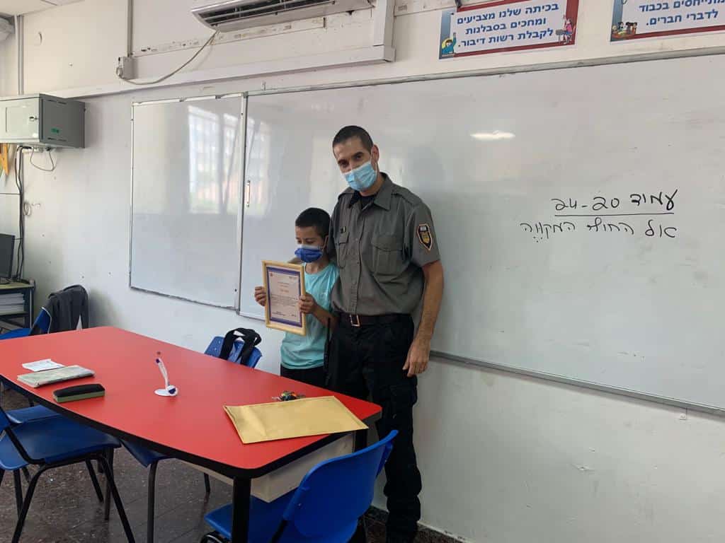 תעודת הוקרה מהחברה לביטחון לאלעד. צילום: החברה לביטחון