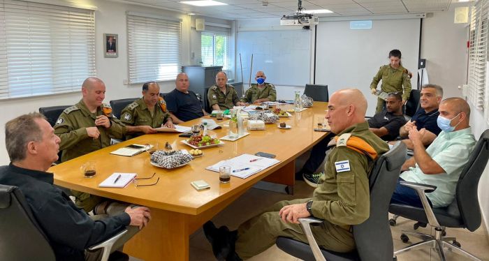האלוף גורדין וצוותו בסביון 