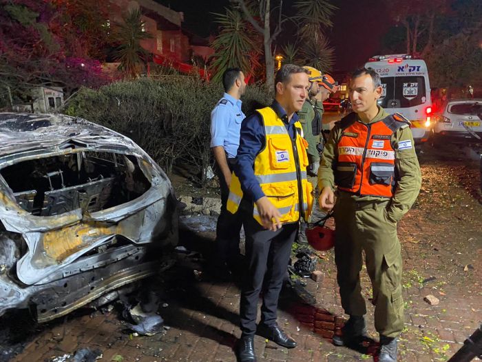 ז קינסטליך סמוך לבית שנפגע במבצע. צילום דוברות העירייה