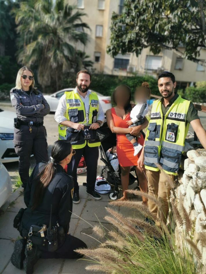 בת ים: הפעוט שיחק עם המפתחות וננעל ברכב