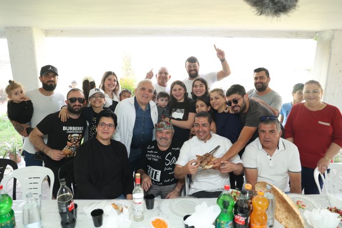 משפחת דניארוב. צילום: ישראל פנחסוב