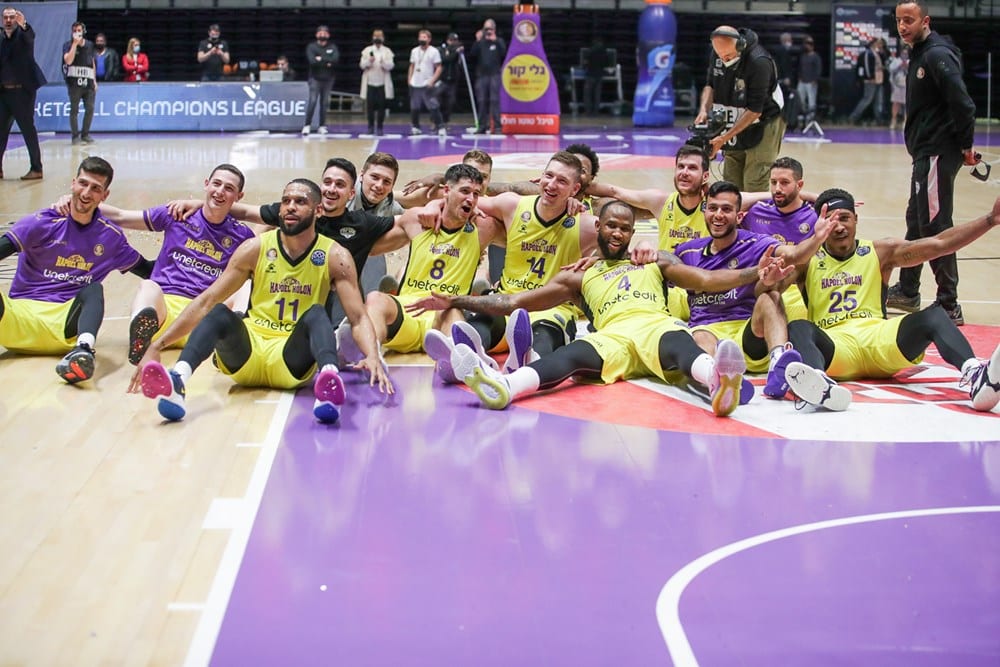 חולוניה חוגגת- צילום: FIBA BASKETBALL