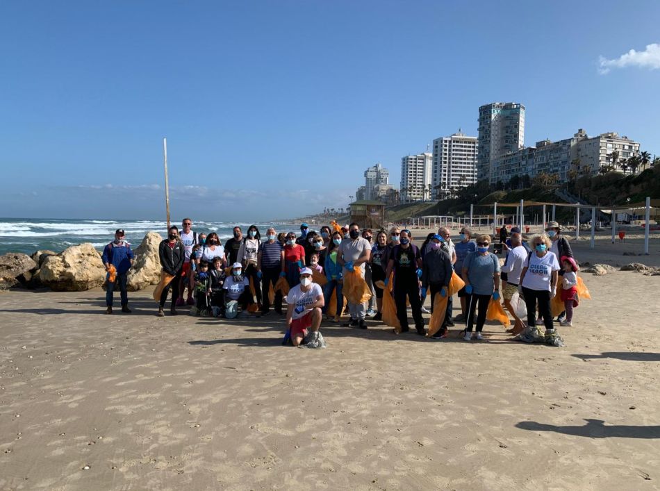 עשרות המתנדבים שהגיעו לאירוע הניקיון- צילום: פרטי