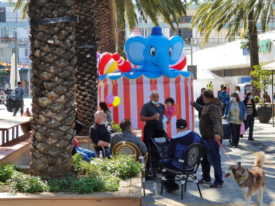 והעיר חולון צהלה ושמחה