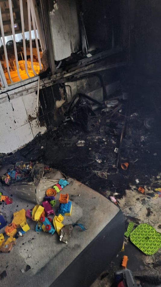 הדירה השרופה- צילום: דוברות כבאות והצלה