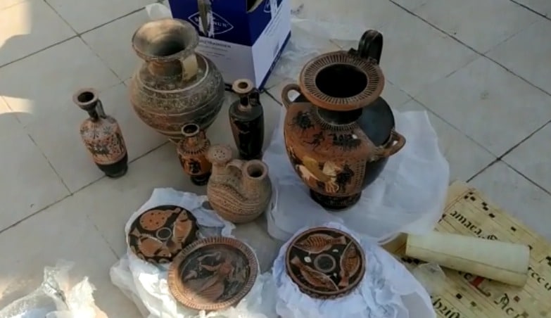תושב חולון חשוד בגניבת עתיקות. צפו בסרטון עם השלל שנתפס