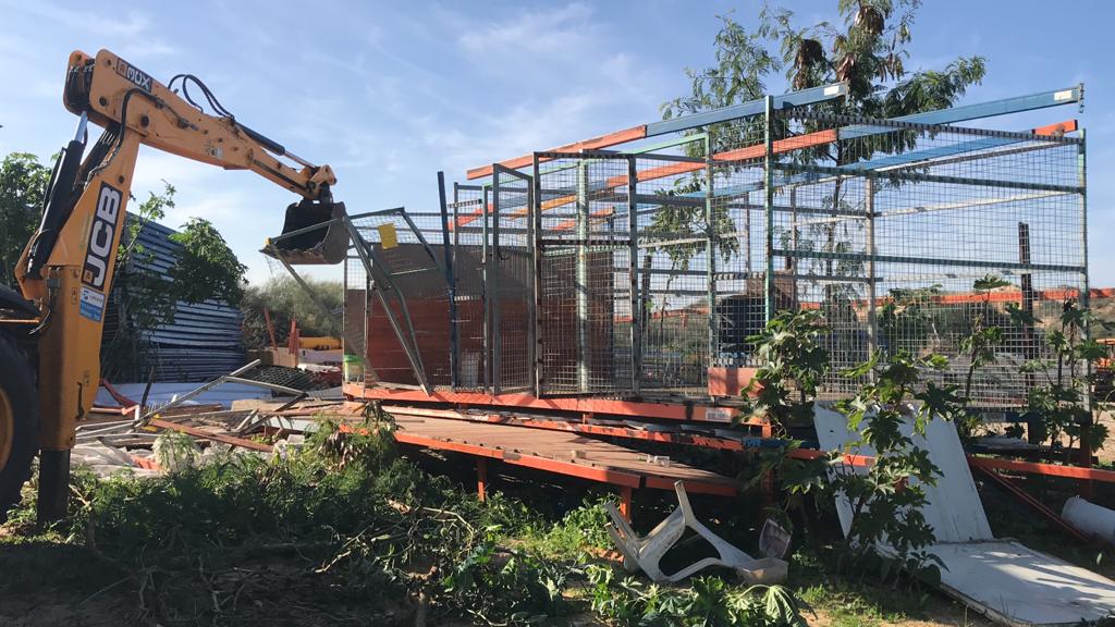 חולון: נהרסה כלבייה שנבנתה באופן לא חוקי