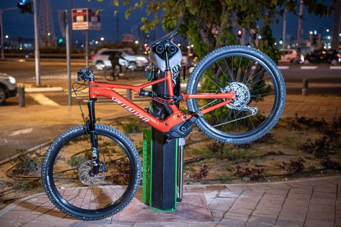 עמדה לתיקון אופניים. צילום: עידן גרוס