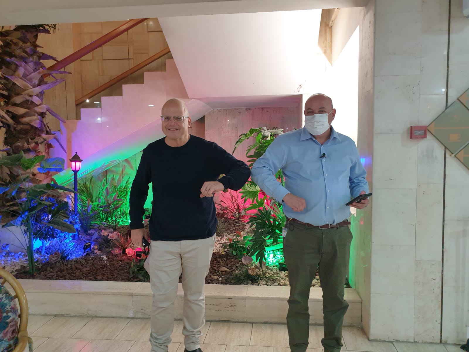 בתמונה: פרופ' איתמר גרוטו מימין ומאיר בן חיים מנכ"ל דיור מוגן "לב רחובות" <br> צילום: יח"צ