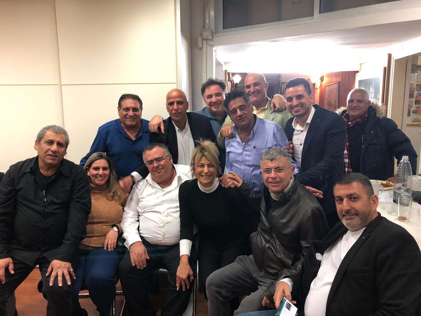 ביטן וחממי עם חברי סניף הליכוד בעיר. צילום פרטי
