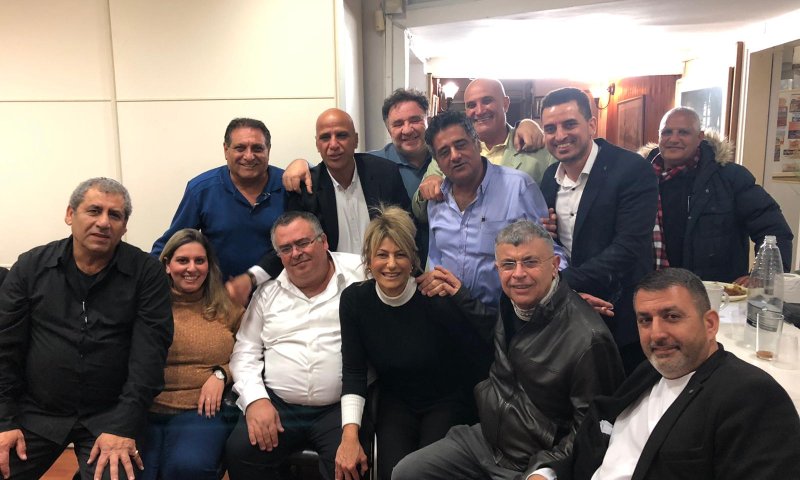 ביטן וחממי עם חברי סניף הליכוד בעיר. צילום פרטי ביטן וחממי עם חברי סניף הליכוד בעיר. צילום פרטי