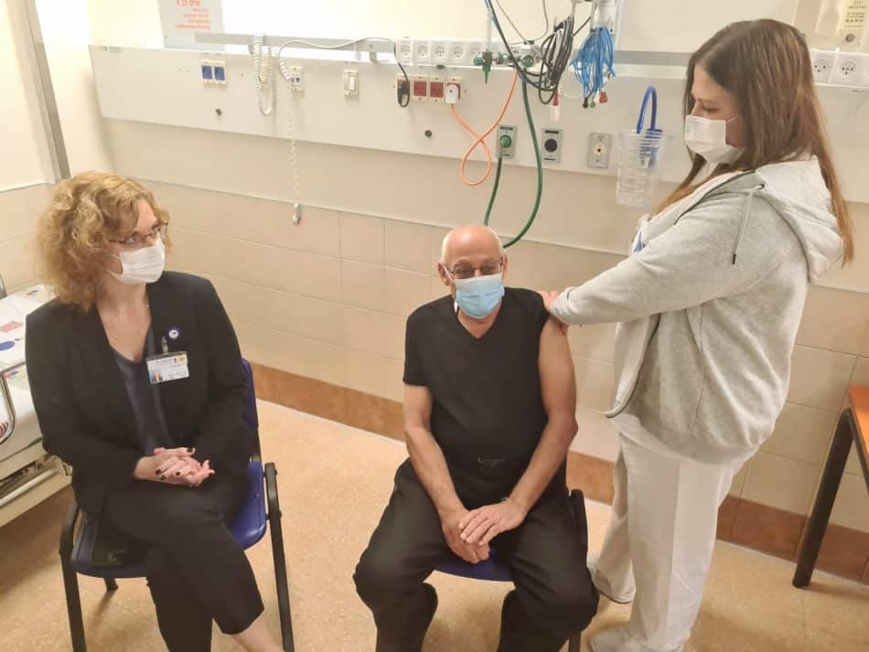 חולון: ראש העיר התחסן ובוולפסון נערכים לקבלת חיסונים נוספים